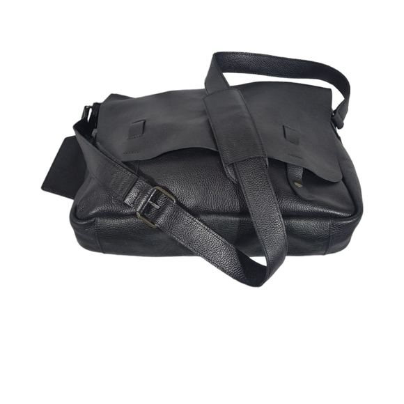 Men's Leather Messenger Bag by Red Envelope - Picture 5 of 10